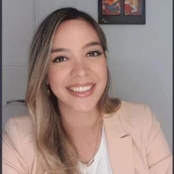 Fotografía de Barbara Morillo, asesora inmobiliario SAFTI